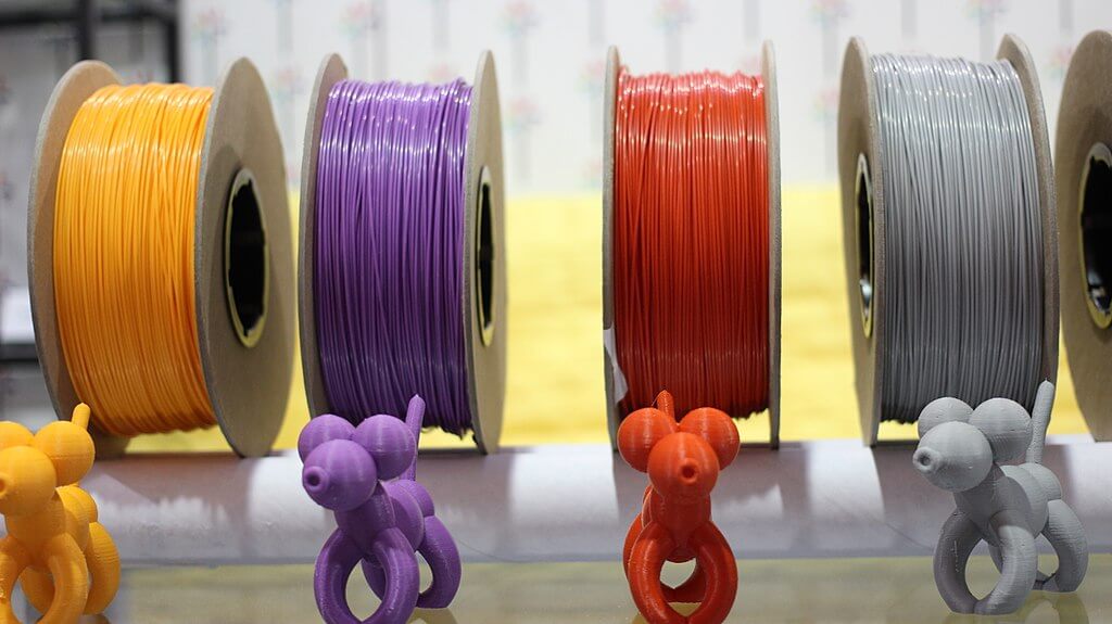 Exemplo de produtos impressos com diversas cores de filamentos