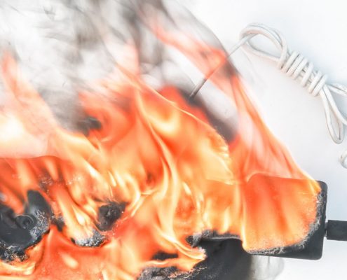 Imagem Ilustrativa sobre como saber se o material e auto extinguível e resistente ao fogo