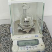 Importância da determinação da densidade na caracterização de polímeros