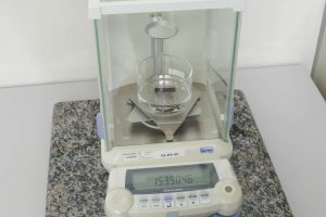 Importância da determinação da densidade na caracterização de polímeros