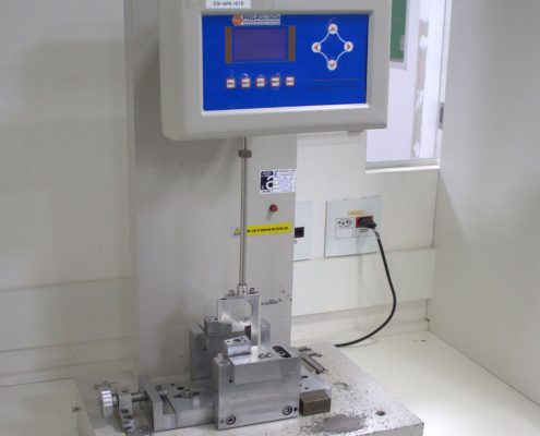 Comparação das técnicas de ensaio de impacto Izod e Charpy em polímeros