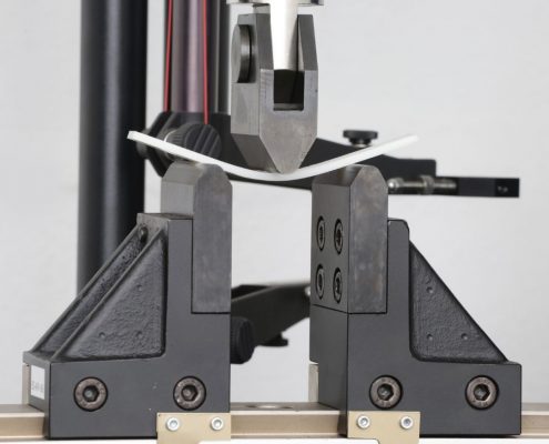 Efeitos da adição de aditivos na resistência à flexão dos polímeros