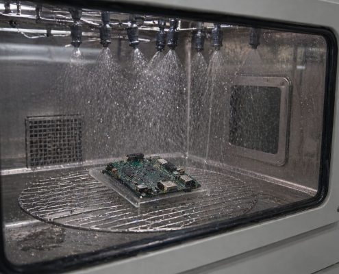 A Influência do Intemperismo Artificial no Comportamento de Materiais Eletrônicos Expostos a Condições Climáticas Extremas.