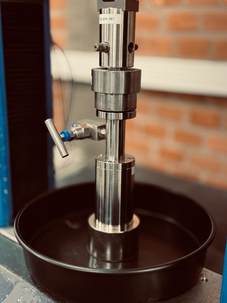 Ensaio de Compressão Hidrostática